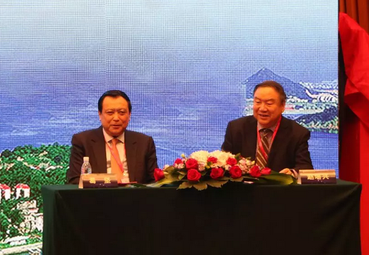 眼科界“ 强大脑”登鹭，掀起“头脑风暴” ——第五届太阳成tyc7111cc环球论坛召开2.png