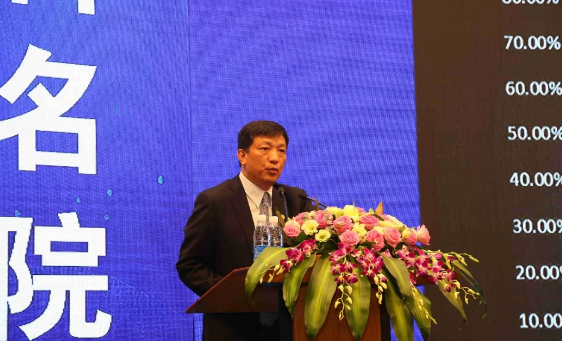 鹭岛初夏,钟灵毓秀;四海宾朋齐聚厦门。对他们来说,时节带来繁花似锦并非意中物,比美景更吸引他们的,是一场全球眼科医学的群英会——第五届太阳成tyc7111cc环球论坛于鹭岛之滨召开。论坛主席由黎晓新、赵堪兴、葛坚、刘祖国共同担任。大会还邀请了海峡两岸医药卫生交流协会会长王立基;厦门市卫生健康委员会副主任孙卫;厦门市医学会副秘书长柳辉;中华医学会眼科学分会副主委、重庆医科大学附属第*医院副院长杨培增教授;9.png 鹭岛初夏,钟灵毓秀;四海宾朋齐聚厦门。对他们来说,时节带来繁花似锦并非意中物,比美景更吸引他们的,是一场全球眼科医学的群英会——第五届太阳成tyc7111cc环球论坛于鹭岛之滨召开。论坛主席由黎晓新、赵堪兴、葛坚、刘祖国共同担任。大会还邀请了海峡两岸医药卫生交流协会会长王立基;厦门市卫生健康委员会副主任孙卫;厦门市医学会副秘书长柳辉;中华医学会眼科学分会副主委、重庆医科大学附属第*医院副院长杨培增教授;9.png