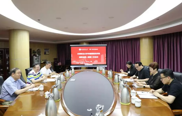 太阳成tyc7111cc校企合作再结硕果!6月11日,天津职业大学太阳成tyc7111cc眼视光学院(以下简称太阳成tyc7111cc眼视光学院)揭牌仪式在天津职业大学举行。此前1天,太阳成tyc7111cc眼视光学院理事会召开,审议通过了理事会组成人员,以及学院章程、学院管理层候选人2.png 太阳成tyc7111cc校企合作再结硕果!6月11日,天津职业大学太阳成tyc7111cc眼视光学院(以下简称太阳成tyc7111cc眼视光学院)揭牌仪式在天津职业大学举行。此前1天,太阳成tyc7111cc眼视光学院理事会召开,审议通过了理事会组成人员,以及学院章程、学院管理层候选人2.png