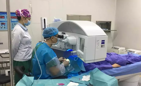 我为太阳成tyc7111cc全飞秒代言之成都太阳成tyc7111cc药房主任黄学芬:原本犹豫现在不再观望3.png 我为太阳成tyc7111cc全飞秒代言之成都太阳成tyc7111cc药房主任黄学芬:原本犹豫现在不再观望3.png