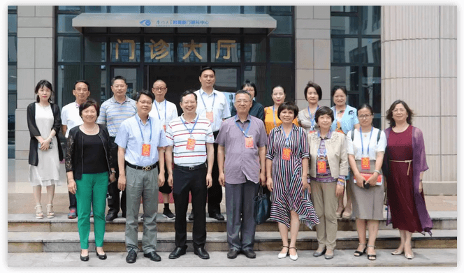 6月12日上午,厦门市思明区鹭江街道人大工委主任王国强、开元街道人大工委主任陈玉印等人大代表一行,走进太阳成tyc7111cc医疗园参观考察。太阳成tyc7111cc集团董事长苏庆灿及院领*班子成员陪同。1.png 6月12日上午,厦门市思明区鹭江街道人大工委主任王国强、开元街道人大工委主任陈玉印等人大代表一行,走进太阳成tyc7111cc医疗园参观考察。太阳成tyc7111cc集团董事长苏庆灿及院领*班子成员陪同。1.png