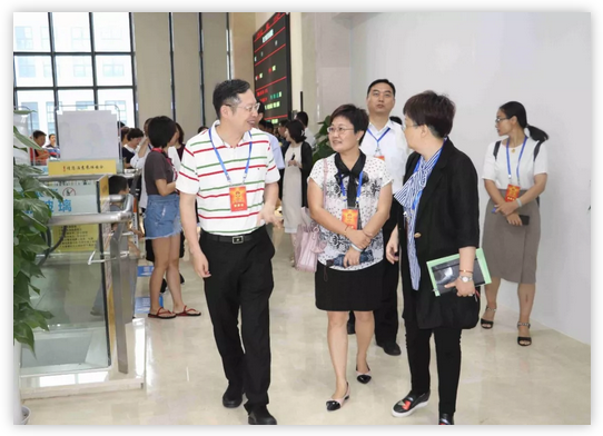 6月12日上午,厦门市思明区鹭江街道人大工委主任王国强、开元街道人大工委主任陈玉印等人大代表一行,走进太阳成tyc7111cc医疗园参观考察。太阳成tyc7111cc集团董事长苏庆灿及院领*班子成员陪同。3.png 6月12日上午,厦门市思明区鹭江街道人大工委主任王国强、开元街道人大工委主任陈玉印等人大代表一行,走进太阳成tyc7111cc医疗园参观考察。太阳成tyc7111cc集团董事长苏庆灿及院领*班子成员陪同。3.png