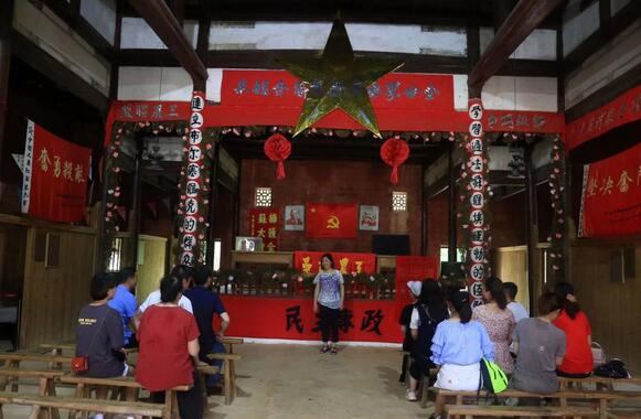 “不忘初心跟党走,追忆红军峥嵘岁月” ——厦门眼科中心第二党支部纪念建军92周年主题党日活动2.jpg “不忘初心跟党走,追忆红军峥嵘岁月” ——厦门眼科中心第二党支部纪念建军92周年主题党日活动2.jpg