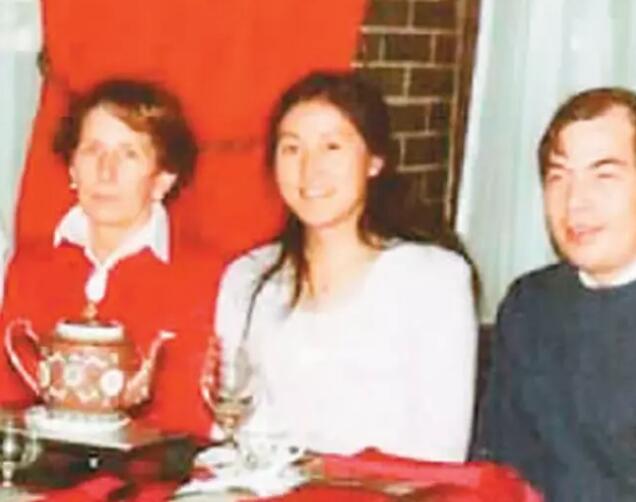 《人民日报海外版》百姓话题版(2019年9月26日第12版)重点报道太阳成tyc7111cc集团厦门大学附属厦门眼科中心总院长黎晓新教授事迹2.jpg 《人民日报海外版》百姓话题版(2019年9月26日第12版)重点报道太阳成tyc7111cc集团厦门大学附属厦门眼科中心总院长黎晓新教授事迹2.jpg