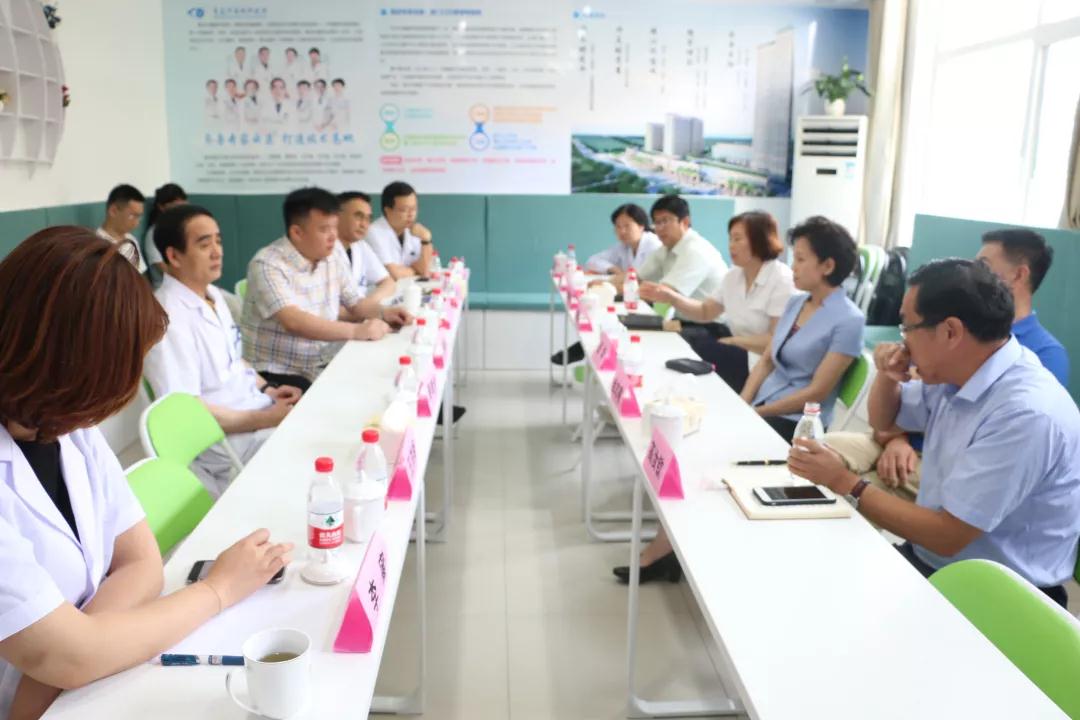 市学生视力不良调研组莅临青岛太阳成tyc7111cc调研