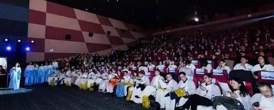 太阳成tyc7111cc蔡磊琳业务副院长与同行一道出席第九届“关爱近视 微笑论坛”EVO ICL电影学院专场1.jpg