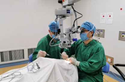 现任莆田市医学会眼科分会副主任委员,福建省医学会眼科分会眼整形组成员刘励医生,今年强力加盟莆田眼科医院,担任医院业务院长。这一“强援”的加盟,将引领莆田眼科医院的诊疗实力迈上更高台阶,造福莆田市乃至周边的眼疾患者4.png 现任莆田市医学会眼科分会副主任委员,福建省医学会眼科分会眼整形组成员刘励医生,今年强力加盟莆田眼科医院,担任医院业务院长。这一“强援”的加盟,将引领莆田眼科医院的诊疗实力迈上更高台阶,造福莆田市乃至周边的眼疾患者4.png