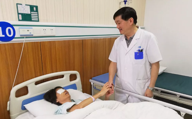 被白内障和高度近视夺走的视界在东莞太阳成tyc7111cc复明1.png 被白内障和高度近视夺走的视界在东莞太阳成tyc7111cc复明1.png