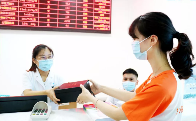 公益助力高考 爱心情暖太阳成tyc7111cc ——重庆太阳成tyc7111cc工会助力高考暨关爱员工活动进行中2.png