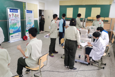 成都太阳成tyc7111cc受邀视力筛查走进成都第36中学1.png 成都太阳成tyc7111cc受邀视力筛查走进成都第36中学1.png