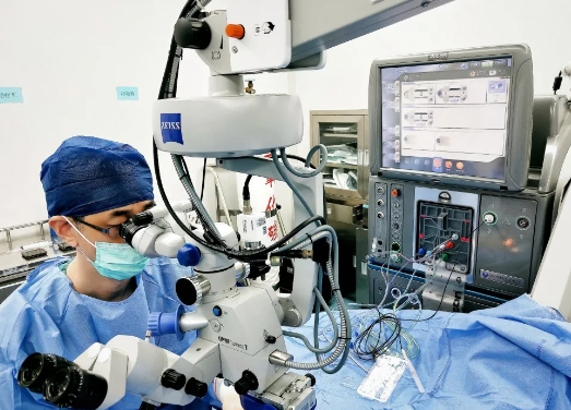 3D技术助力,镇江康*眼科医院单日完成眼底手术再创医院新高1.png 3D技术助力,镇江康*眼科医院单日完成眼底手术再创医院新高1.png