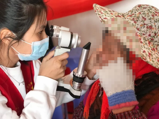 高山上的一抹志愿红—— 厦门眼科中心凤凰花“光明先锋”志愿服务队走进高山村落5.png 高山上的一抹志愿红—— 厦门眼科中心凤凰花“光明先锋”志愿服务队走进高山村落5.png