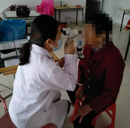 高山上的一抹志愿红—— 厦门眼科中心凤凰花“光明先锋”志愿服务队走进高山村落8.png