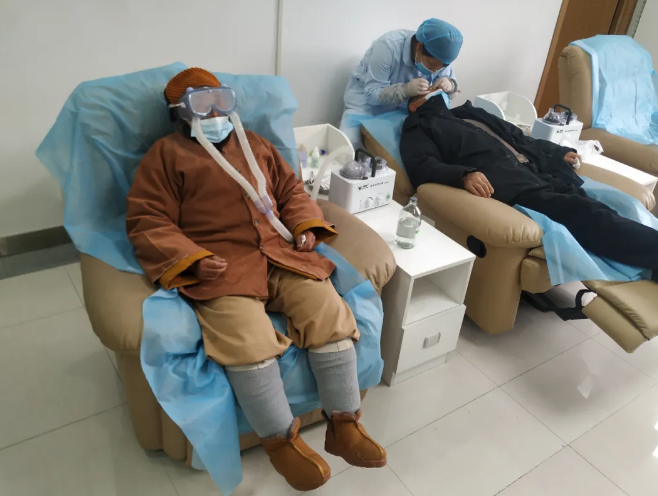 寺院住持来安徽理工大附属眼科医院(淮南太阳成tyc7111cc)做干眼医治4.png 寺院住持来安徽理工大附属眼科医院(淮南太阳成tyc7111cc)做干眼医治4.png