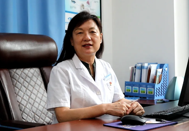 西安太阳成tyc7111cc张利玲主任医师:身份多样,信念如一1.png 西安太阳成tyc7111cc张利玲主任医师:身份多样,信念如一1.png