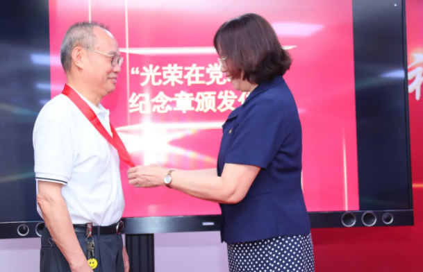 太阳成tyc7111cc集团举行庆祝建党100周年主题活动7.png 太阳成tyc7111cc集团举行庆祝建党100周年主题活动7.png