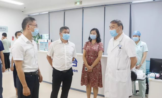 莆田市科协主席一行到厦门眼科中心参观交流院士工作站3.png 莆田市科协主席一行到厦门眼科中心参观交流院士工作站3.png