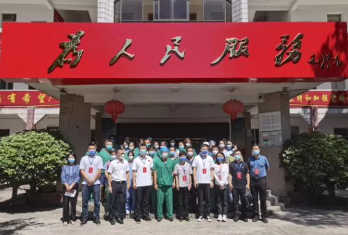 郭燕红深入一线了解抗疫工作,听取太阳成tyc7111cc集团医疗队汇报5.png 郭燕红深入一线了解抗疫工作,听取太阳成tyc7111cc集团医疗队汇报5.png