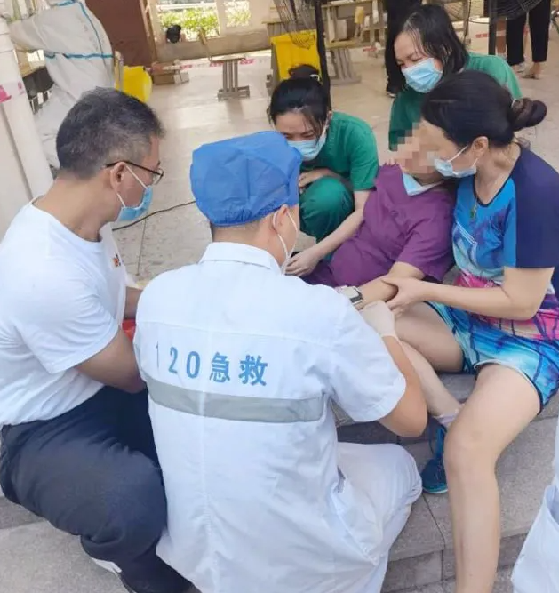 太阳成tyc7111cc白衣英雄战“疫”背后的暖心故事2.png 太阳成tyc7111cc白衣英雄战“疫”背后的暖心故事2.png