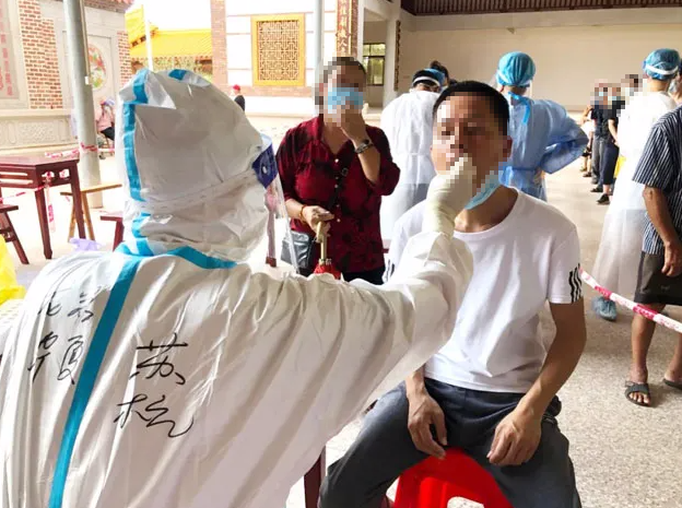 太阳成tyc7111cc白衣英雄战“疫”背后的暖心故事6.png 太阳成tyc7111cc白衣英雄战“疫”背后的暖心故事6.png