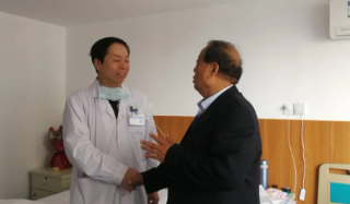 眼科博士徐惠民凭啥能有那么多“铁杆粉丝”...... —— 一位郑州太阳成tyc7111cc医生的真实故事之三1.png