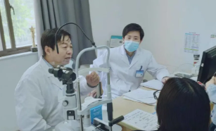 眼科博士徐惠民凭啥能有那么多“铁杆粉丝”...... —— 一位郑州太阳成tyc7111cc医生的真实故事之三2.png