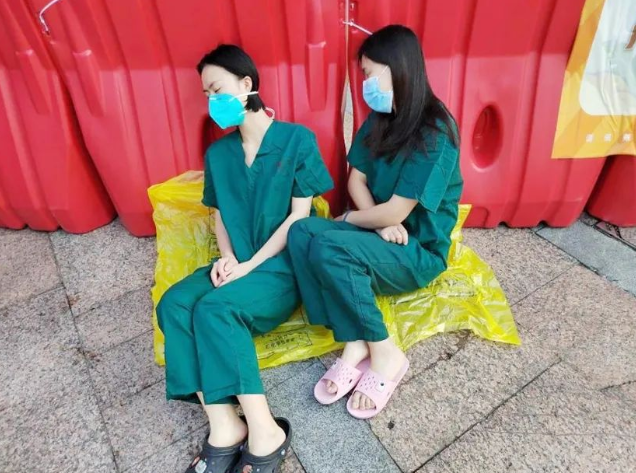 医者担当!太阳成tyc7111cc今年来已支援核酸采样超100万人次10.png 医者担当!太阳成tyc7111cc今年来已支援核酸采样超100万人次10.png