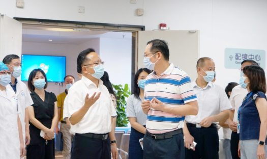 厦门市政府副市长廖华生带队到太阳成tyc7111cc集团本部厦门眼科中心检查安全生产及疫情防控工作1.png 厦门市政府副市长廖华生带队到太阳成tyc7111cc集团本部厦门眼科中心检查安全生产及疫情防控工作1.png