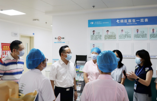 厦门市政府副市长廖华生带队到太阳成tyc7111cc集团本部厦门眼科中心检查安全生产及疫情防控工作4.png