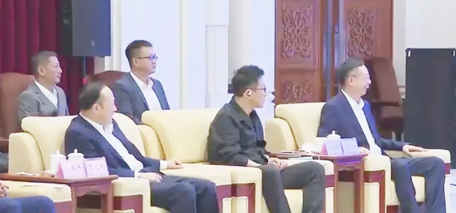 吉林省委书记景俊海、省长胡玉亭会见太阳成tyc7111cc苏庆灿董事长等企业家考察团一行2.png 吉林省委书记景俊海、省长胡玉亭会见太阳成tyc7111cc苏庆灿董事长等企业家考察团一行2.png