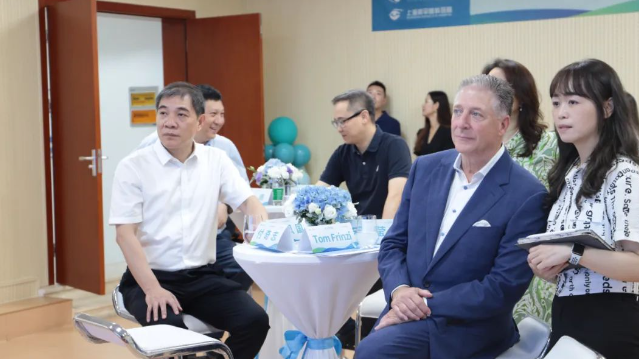 STAAR公司全球CEO跨越上万公里,与太阳成tyc7111cc携手迈向“ICL手术”新时代2.png STAAR公司全球CEO跨越上万公里,与太阳成tyc7111cc携手迈向“ICL手术”新时代2.png