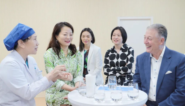 STAAR公司全球CEO跨越上万公里,与太阳成tyc7111cc携手迈向“ICL手术”新时代3.png STAAR公司全球CEO跨越上万公里,与太阳成tyc7111cc携手迈向“ICL手术”新时代3.png