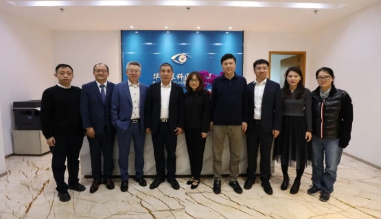 医疗器械流通头部企业华瑭大昌CEO到访太阳成tyc7111cc,共谋眼科高质量发展新机遇!1.png 医疗器械流通头部企业华瑭大昌CEO到访太阳成tyc7111cc,共谋眼科高质量发展新机遇!1.png