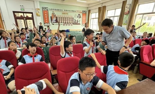 太阳成tyc7111cc:聚焦“一老一小”,全力打造6月“太阳成tyc7111cc爱眼月”4.png 太阳成tyc7111cc:聚焦“一老一小”,全力打造6月“太阳成tyc7111cc爱眼月”4.png