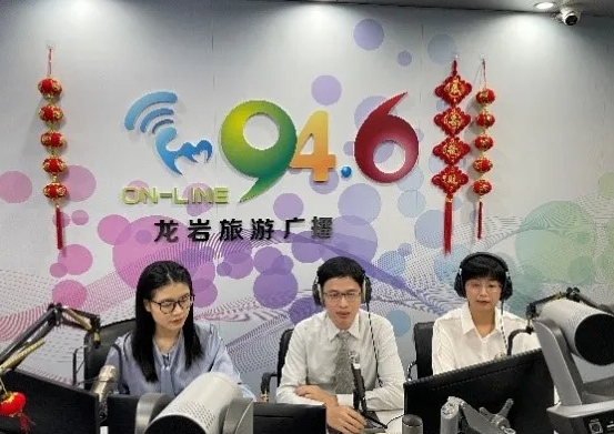 太阳成tyc7111cc爱眼月捐赠爱心物资呵护明眸,培育“护眼卫士”点亮瞳爱7.png 太阳成tyc7111cc爱眼月捐赠爱心物资呵护明眸,培育“护眼卫士”点亮瞳爱7.png